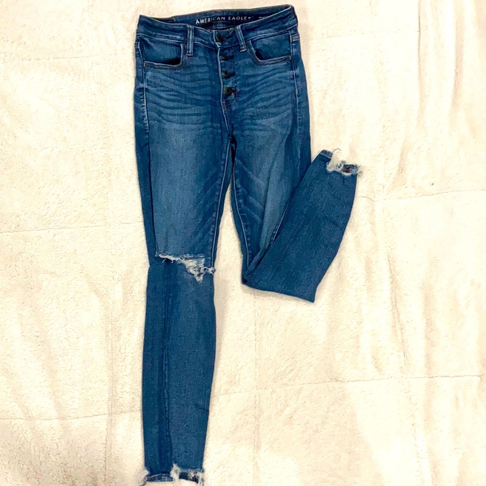 Distressed skinny jeans